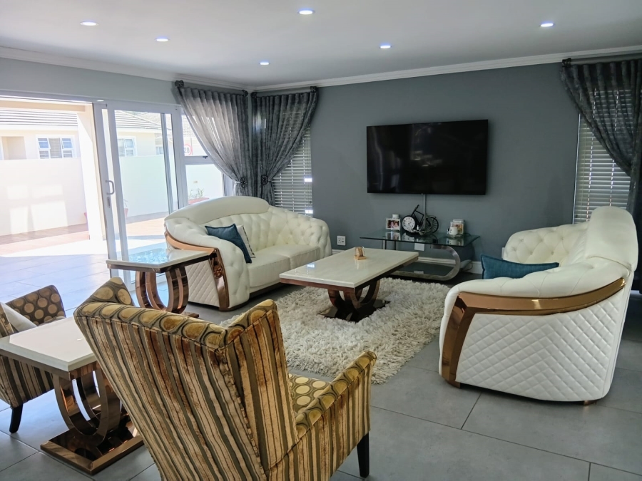5 Bedroom Property for Sale in Beacon Bay Eastern Cape